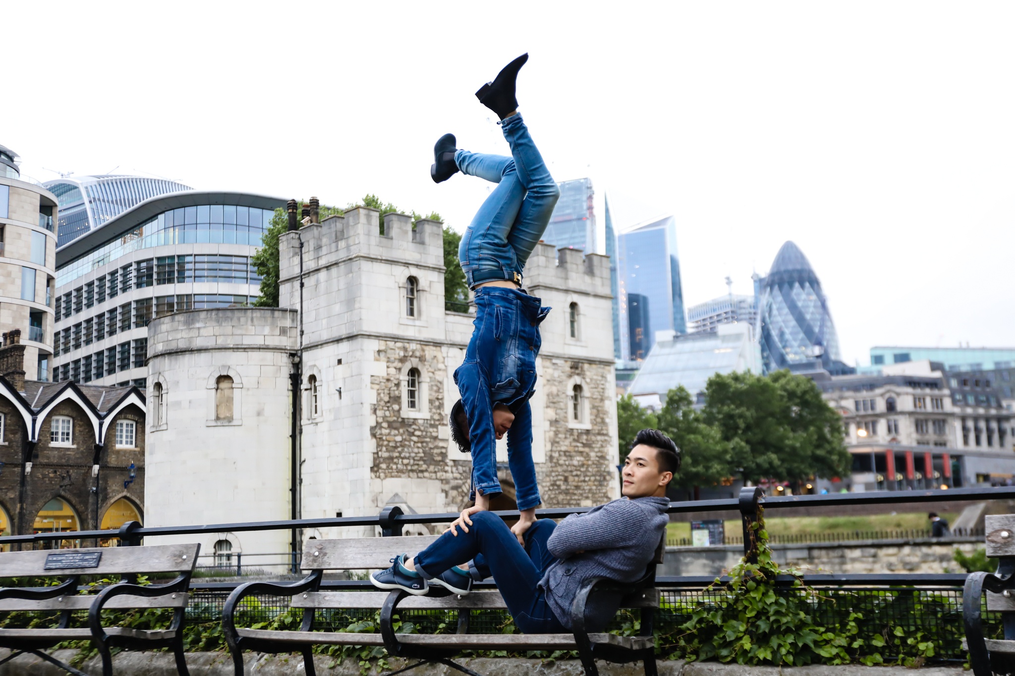 Quoc Co Quoc Nghiep chong dau tren duong pho Anh anh 3