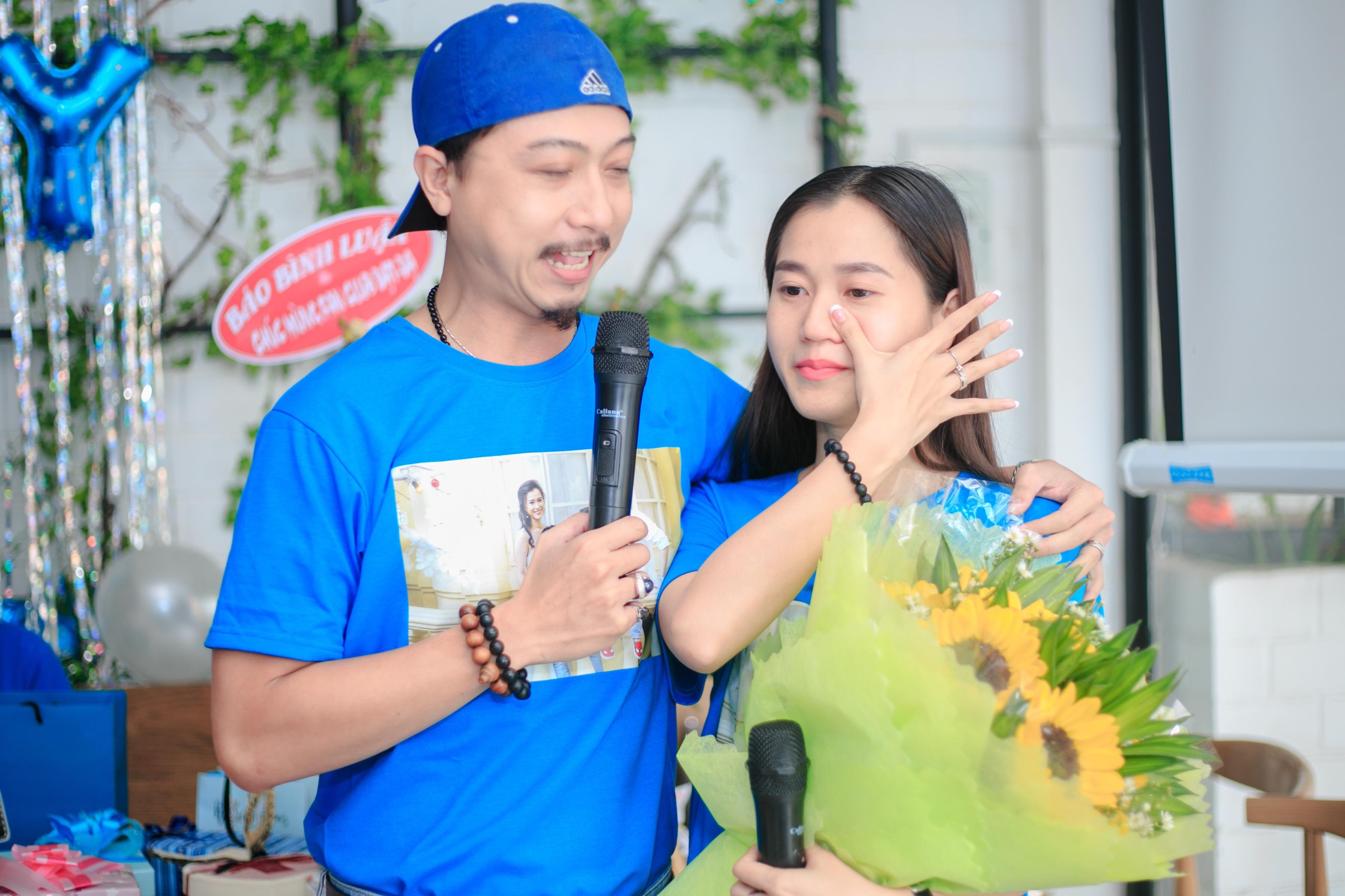 Lam Vy Da khoc khi chong cau hon anh 2