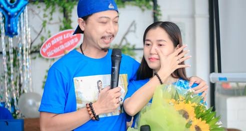 Lam Vy Da bat khoc khi Hua Minh Dat quy goi cau hon hinh anh