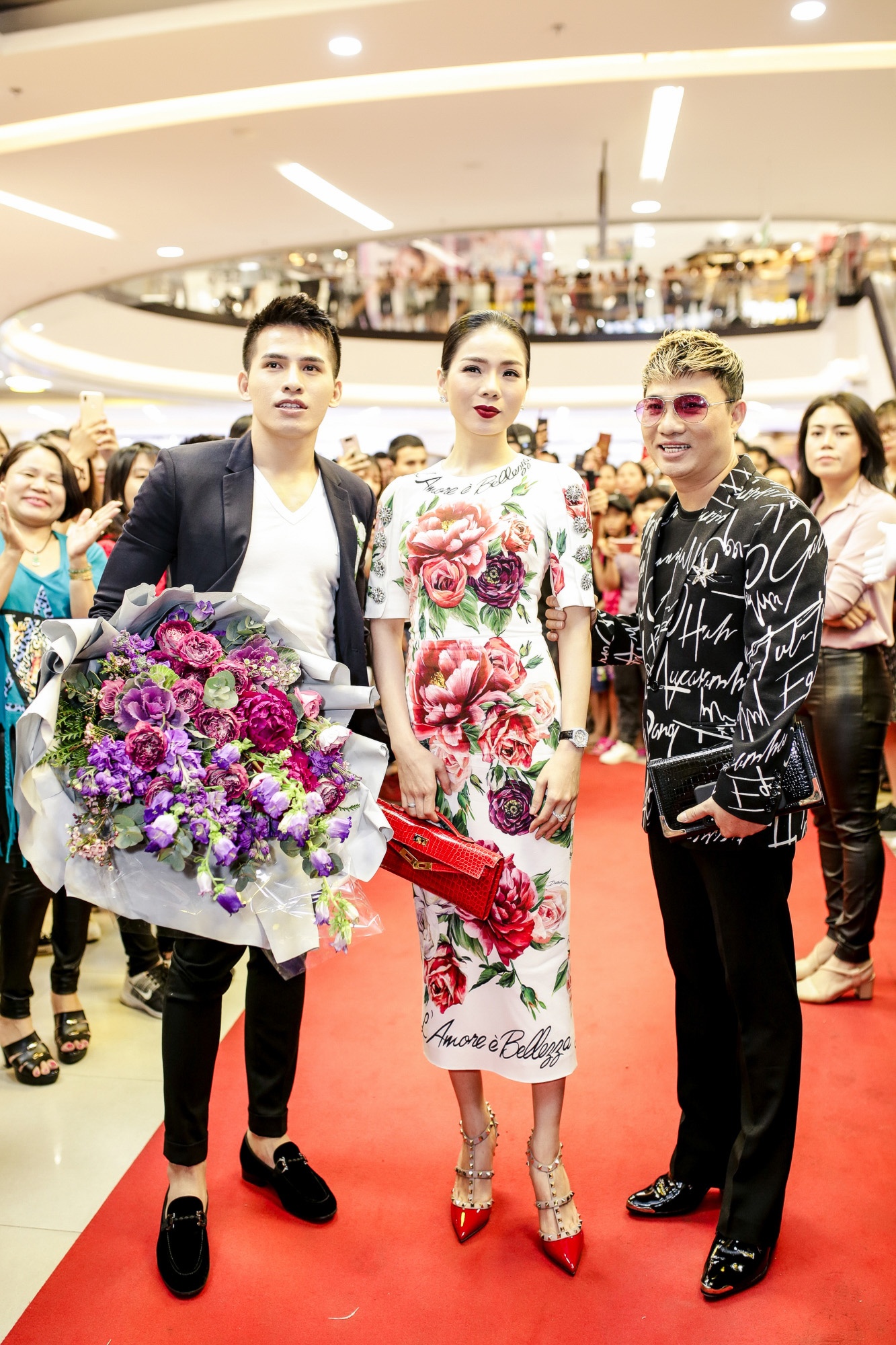 Dam Vinh Hung khang dinh khong thua ca si tre anh 6