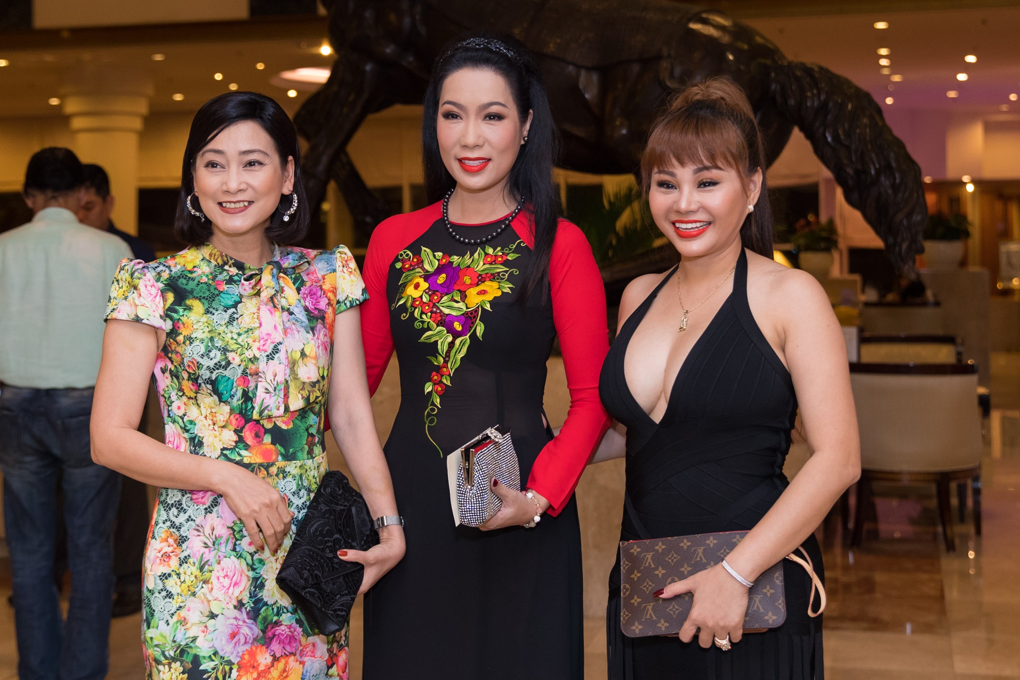 Dam cuoi con gai Hong Van o Sai Gon anh 10