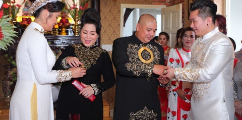 NSND Hong Van, Le Tuan Anh hanh phuc trong ngay cuoi con gai o Sai Gon hinh anh