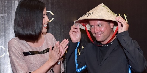 Danh thu Michael Owen duoc tang non la khi toi Sai Gon hinh anh