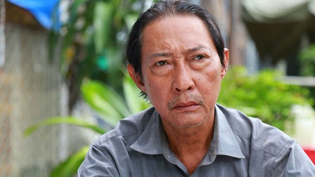 Trong mat dong nghiep nghe si Le Binh song tham lang, dau don mot minh hinh anh