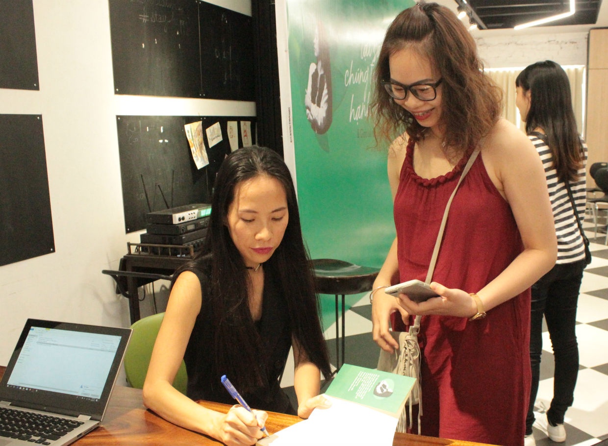 Ra mắt sách Tại sao chúng ta không hạnh phúc ảnh 2 Ra mat sach Tai sao chung ta khong hanh phuc anh 2