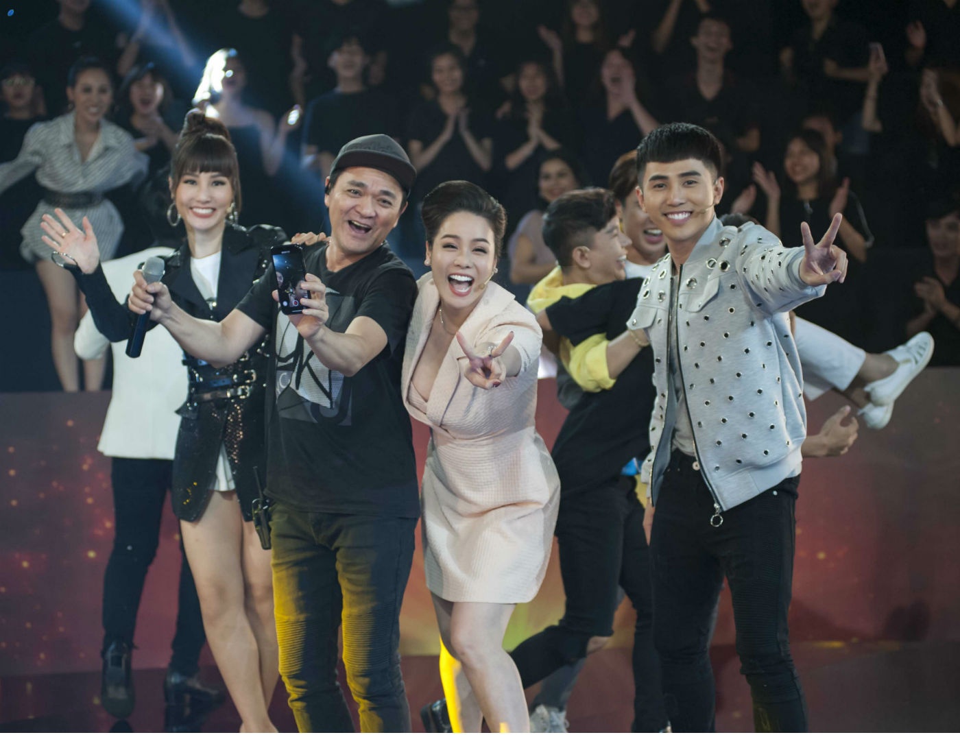 Nhat Kim Anh bo quay de co vu U23 anh 7