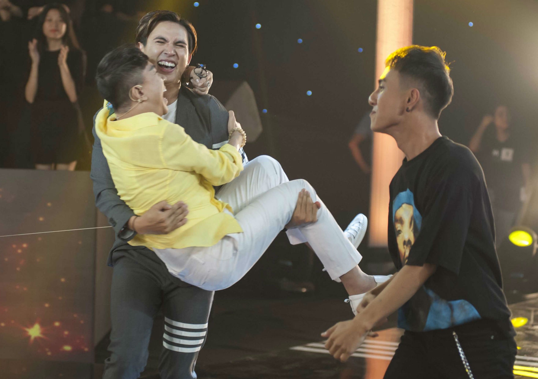 Nhat Kim Anh bo quay de co vu U23 anh 5