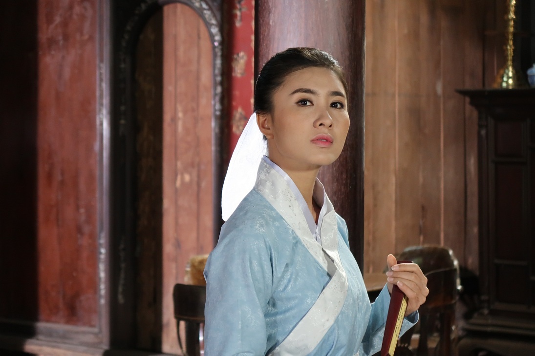 Nguyet Anh mang bau 4 thang dong phim co trang anh 2