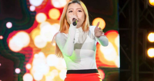 Orange chien thang tai Dau truong am nhac nho hat Bolero hinh anh