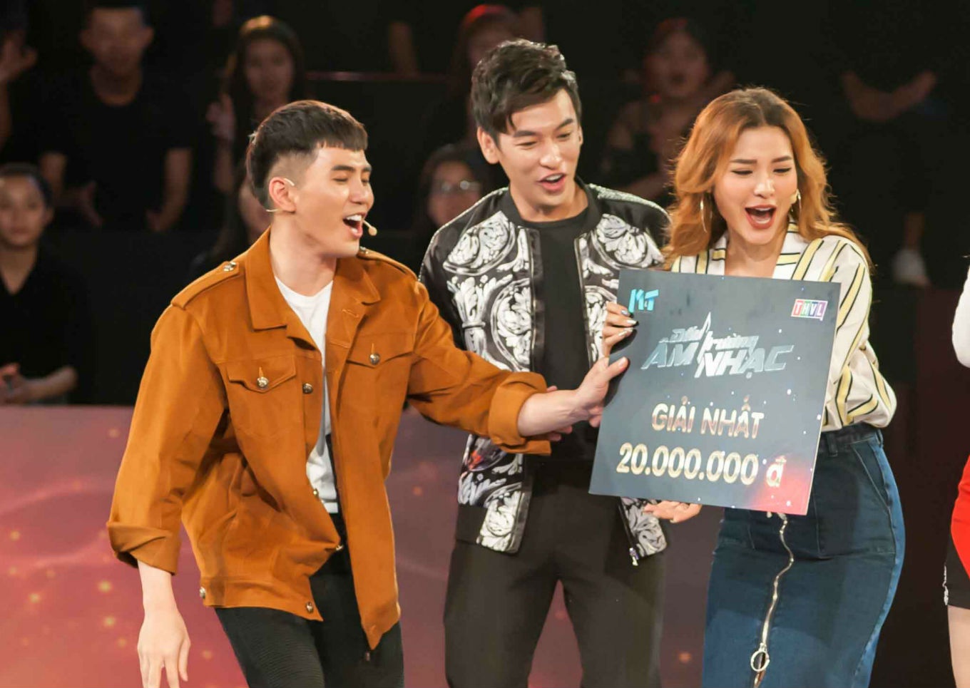 Lam Vy Da to Anh Duc keo kiet anh 3