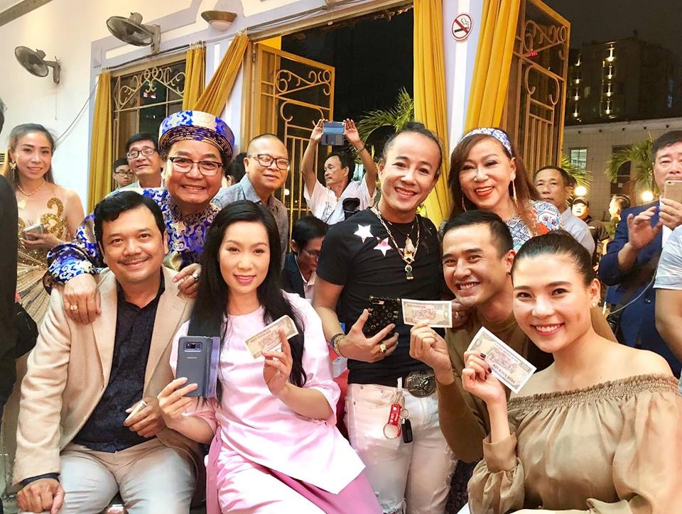 Vợ chồng Lương Thế Thành dự lễ giỗ Tổ ảnh 1 Vo chong Luong The Thanh du le gio To anh 1