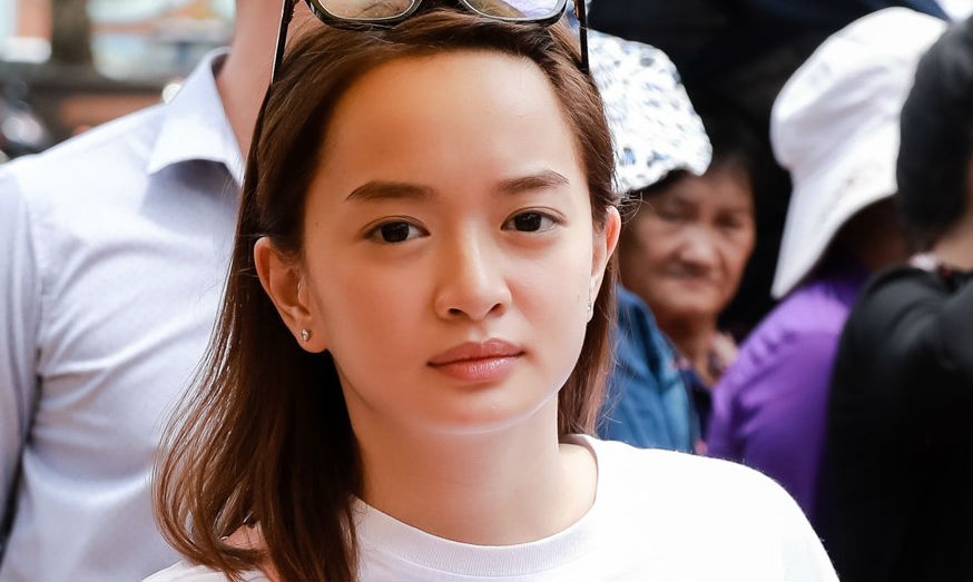Ho Ngoc Ha, Kaity Nguyen den nha tho cua Hoai Linh dang huong To nghe hinh anh