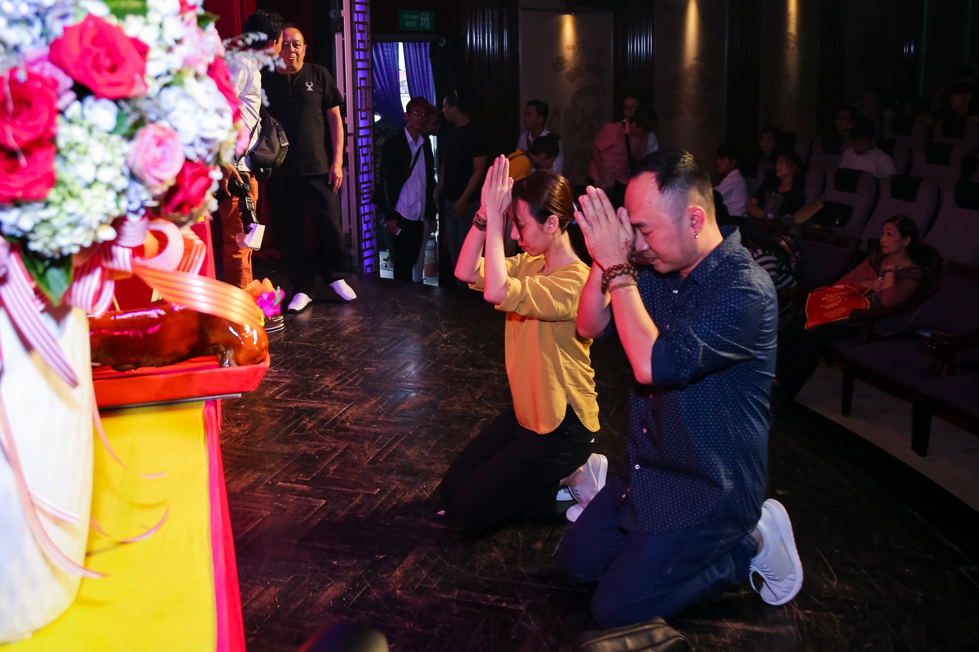 Diễn viên hài dự giỗ Tổ sân khấu ảnh 2 Dien vien hai du gio To san khau anh 2