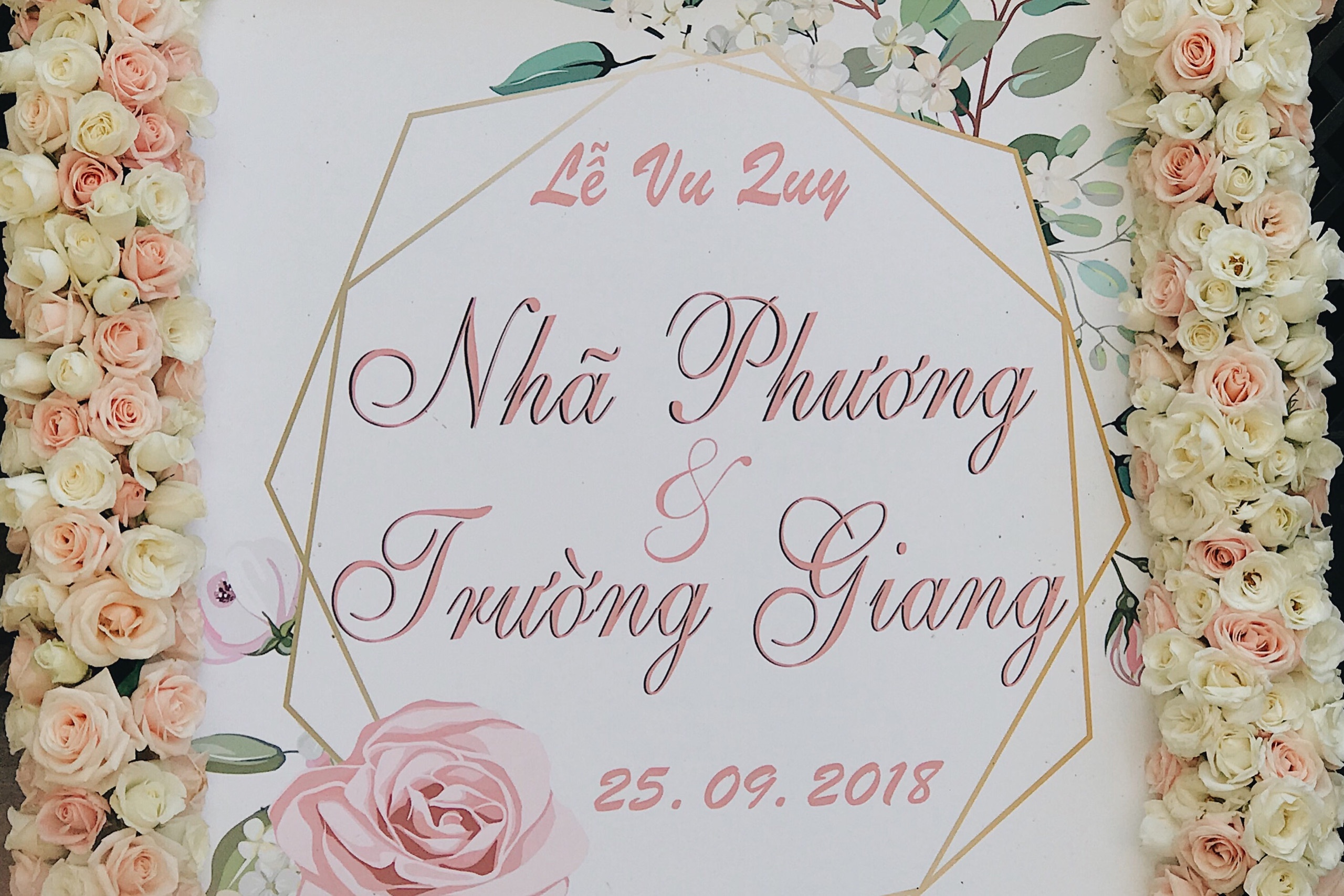 Gia dinh Truong Giang mang sinh le len Sai Gon don co dau Nha Phuong hinh anh