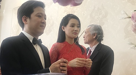 Truong Giang va Nha Phuong xuc dong trong ngay cuoi hinh anh