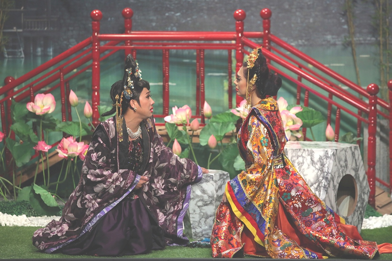 Tran Thanh lien tuc ham hai Lam Khanh Chi anh 1