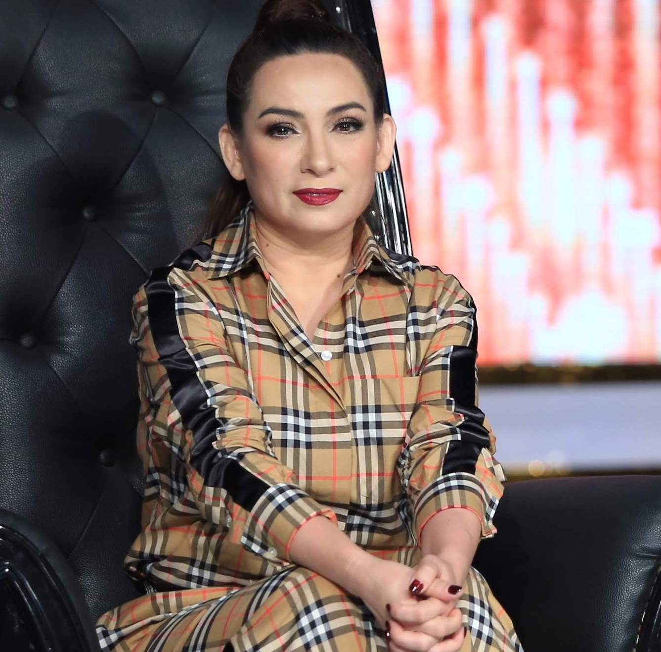 Phi Nhung xin lỗi vì đến trễ hơn một giờ ảnh 1 Phi Nhung xin loi vi den tre hon mot gio anh 1