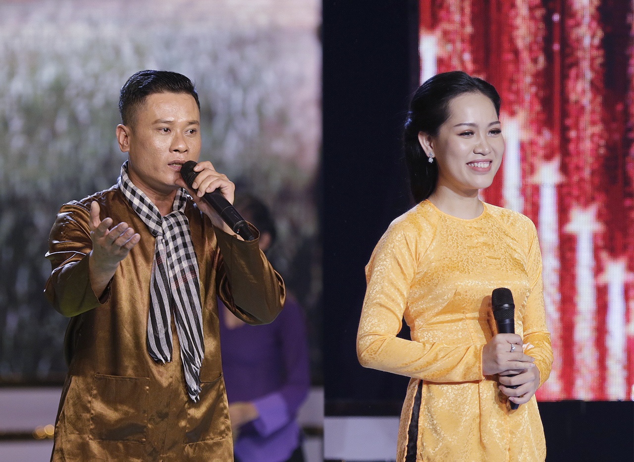Thần đồng bé Châu bị chê hát thiếu tình tứ ảnh 3 Than dong be Chau bi che hat thieu tinh tu anh 3