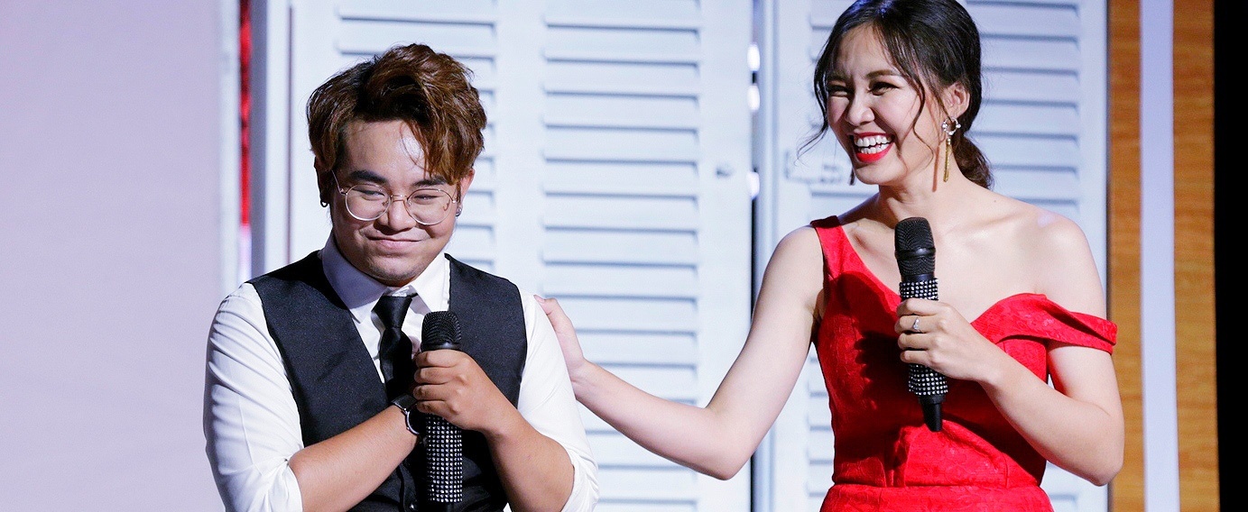 'Than dong am nhac' be Chau bi che hat Bolero thieu cam xuc hinh anh