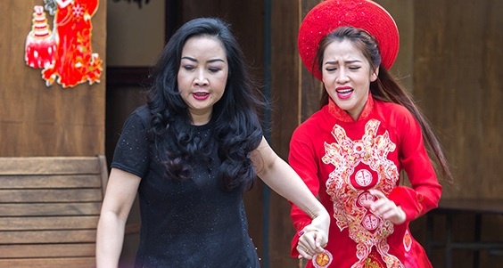 'Gao nep gao te': Che con re ngheo, ba Linh pha dam cuoi cua Trinh hinh anh