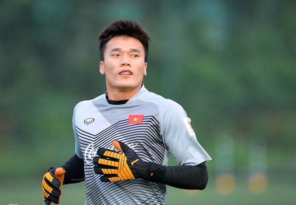 Nghe si Viet mong Bui Tien Dung ra san, tin Viet Nam thang Campuchia hinh anh