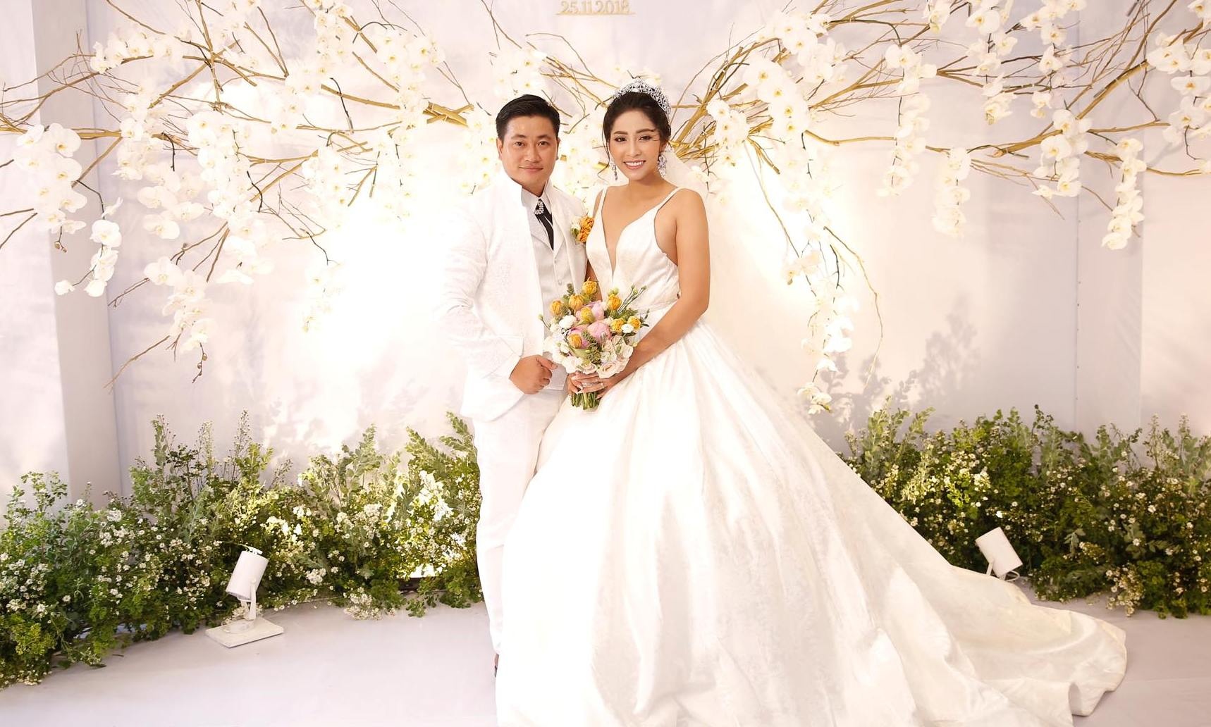 dam cuoi hoa hau dai duong Dang Thu Thao anh 1