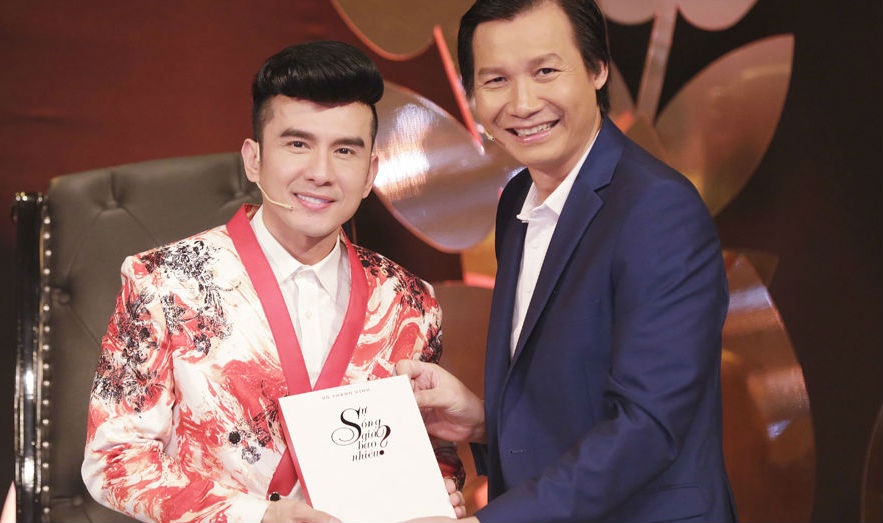 Sach tro ve tu coi chet cua dao dien Vu Thanh Vinh tai ban 10.000 cuon hinh anh