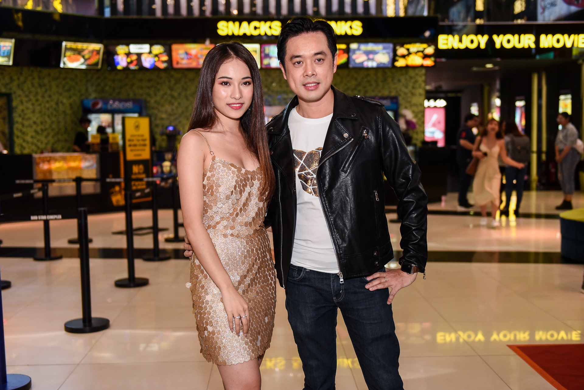 Duong Khac Linh va ban gai anh 3