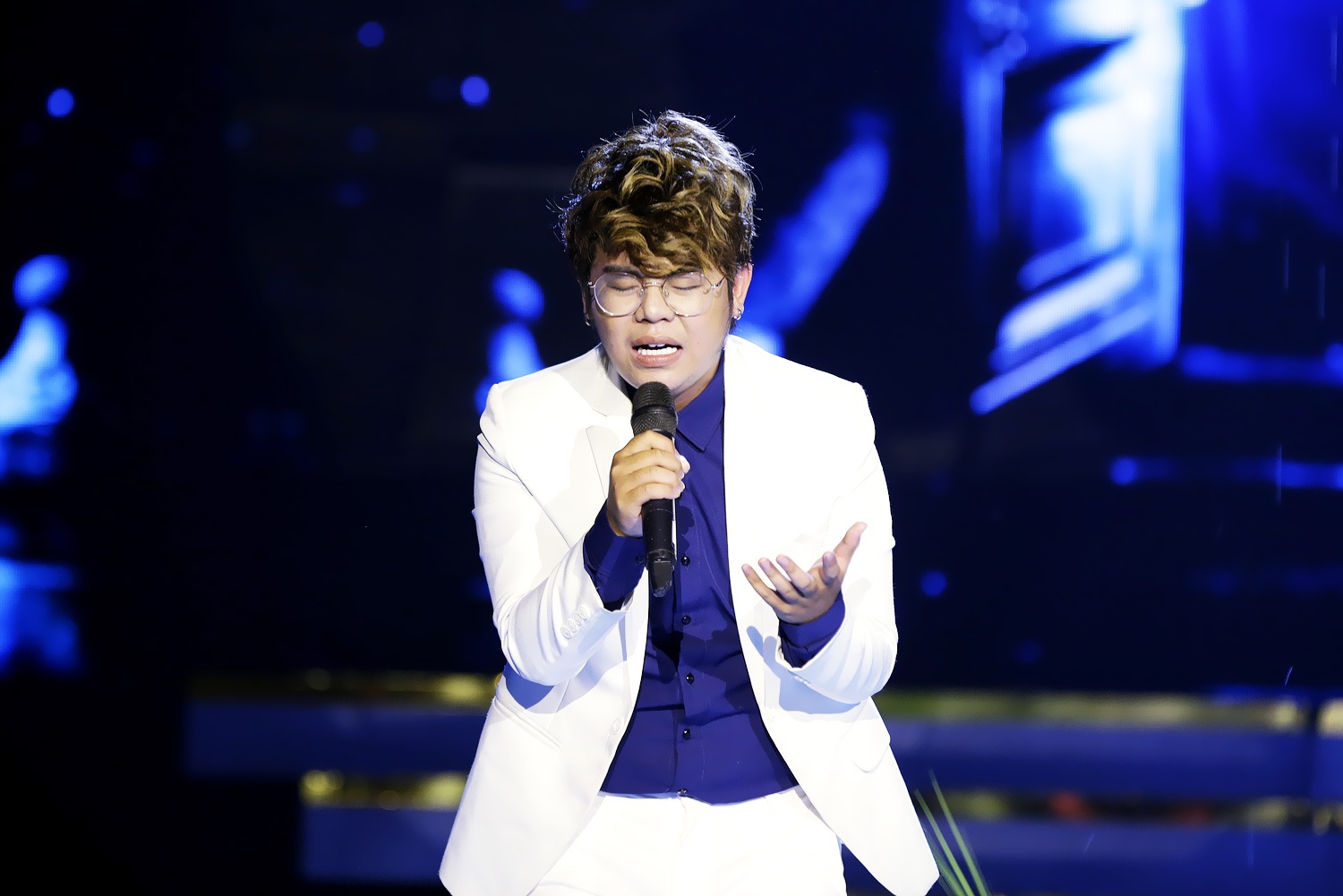 Phi Nhung ghen khi thi sinh nguong mo Manh Quynh anh 2