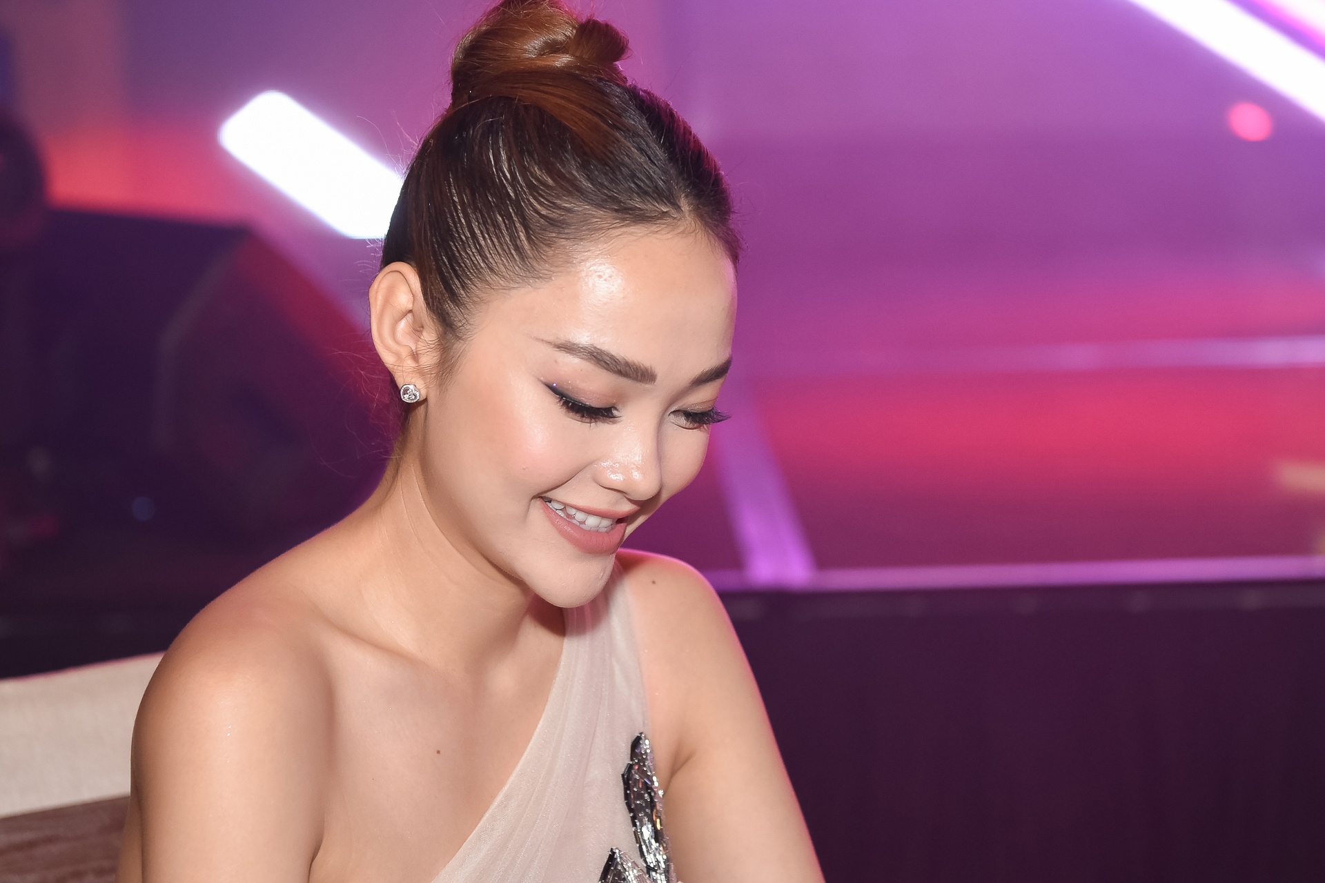 Minh Hang mat khac la,  Jun Vu goi cam anh 3