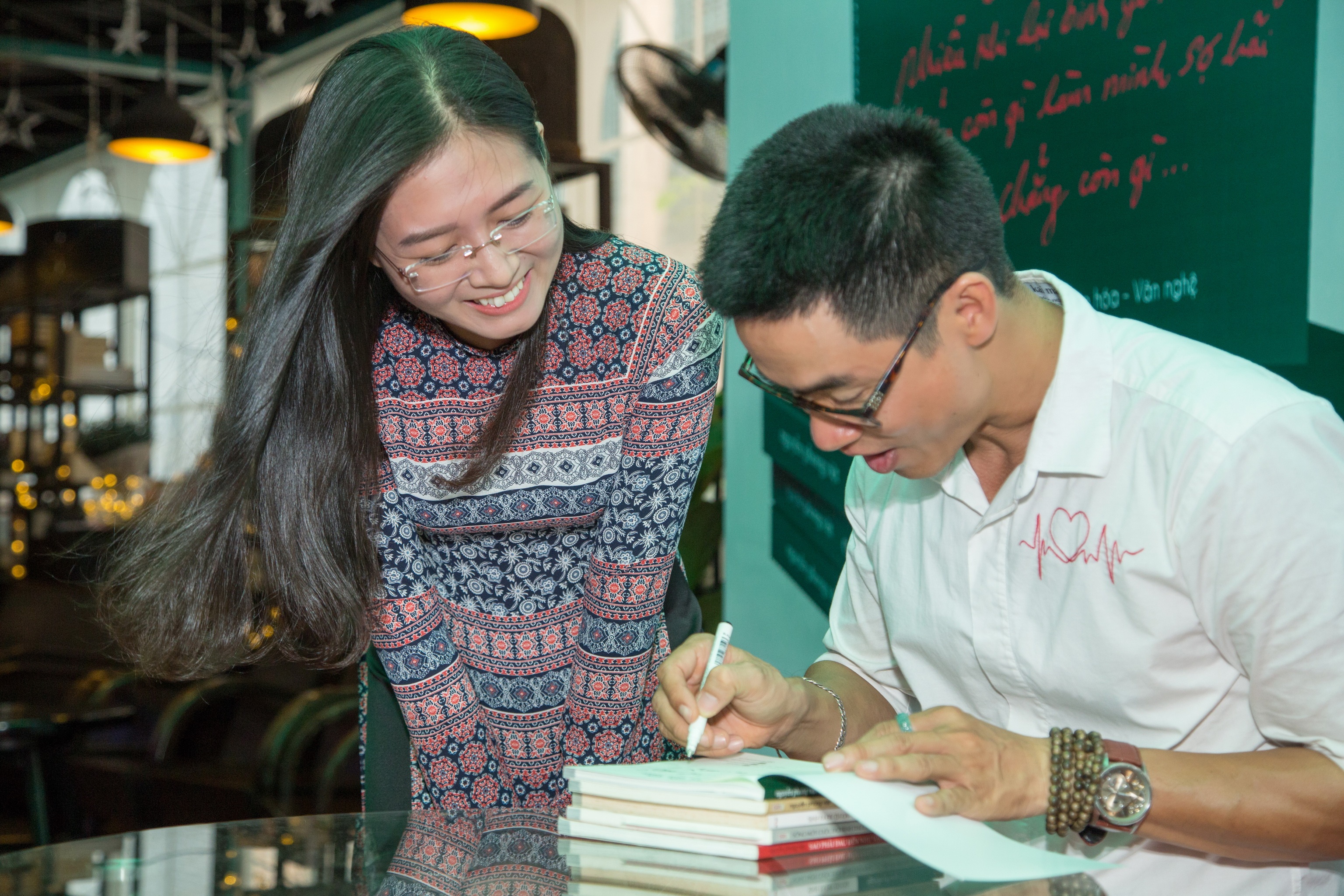 Nguyen Phong Viet ra mat tap tho 'Chi can tin minh la duy nhat' hinh anh