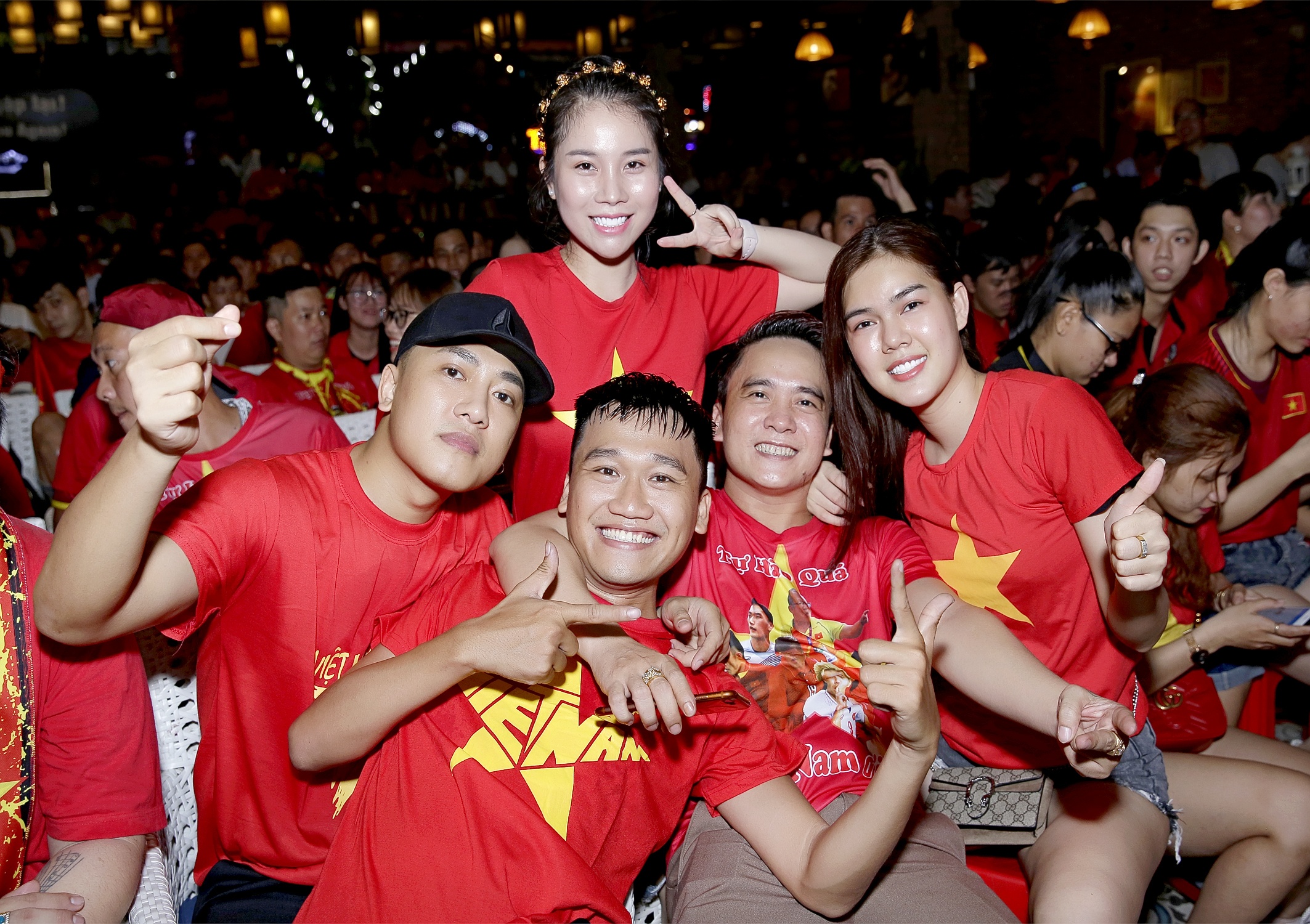 Dan sao Viet vo oa khi tuyen Viet Nam vo dich AFF Cup 2018 sau 10 nam hinh anh