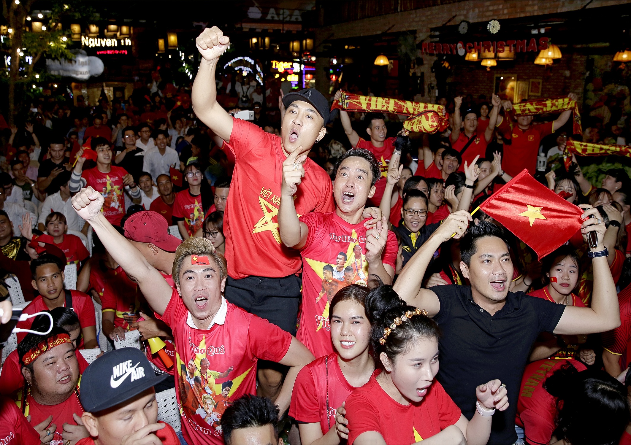 Sao Viet co vu doi tuyen Viet Nam anh 1