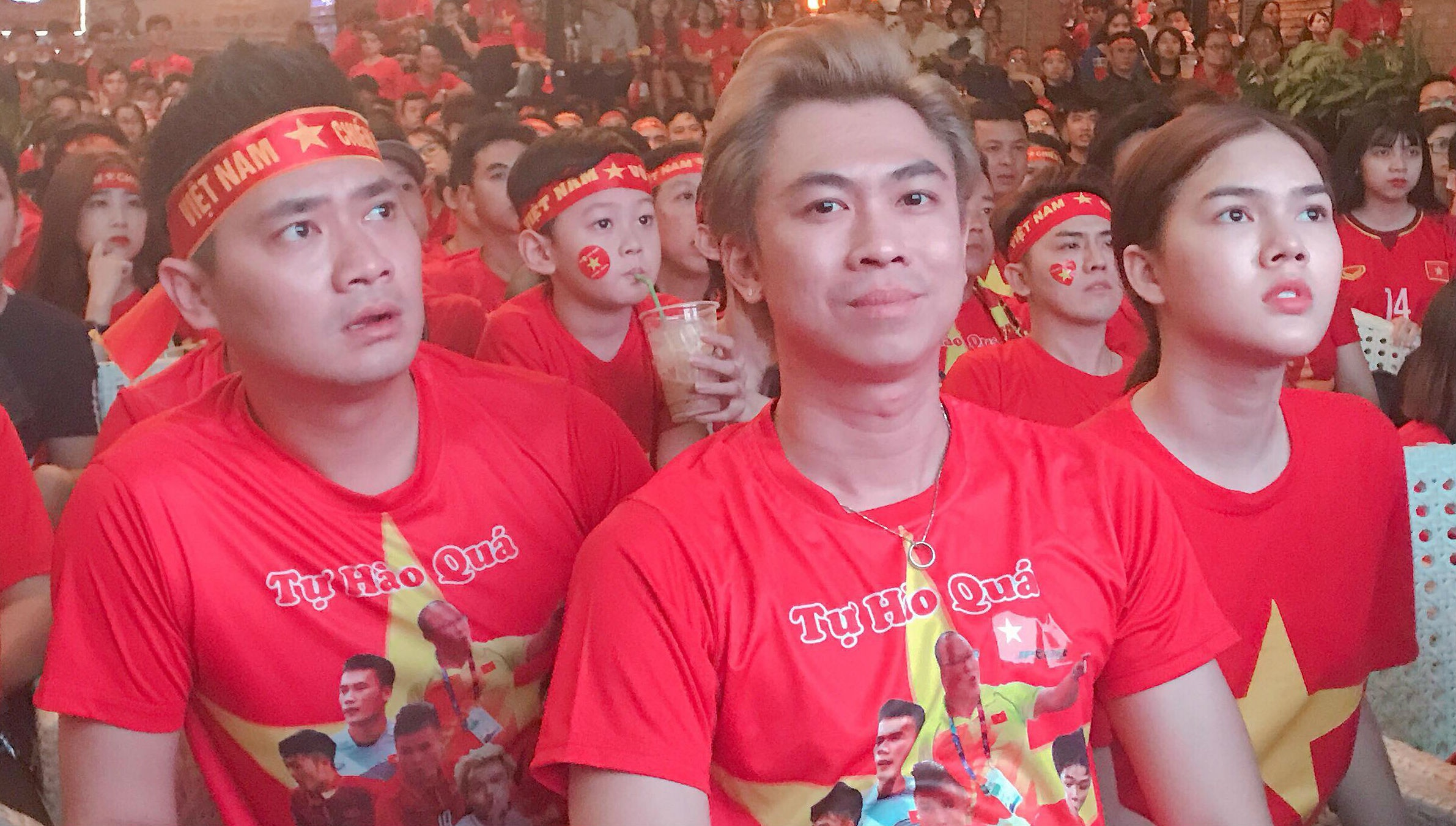 Minh Luan bat khoc khi tien dao Anh Duc ghi ban, mo ty so hinh anh