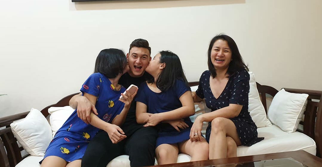 Dang Van Lam om Linh Nga truoc khi ra Ha Noi anh 4