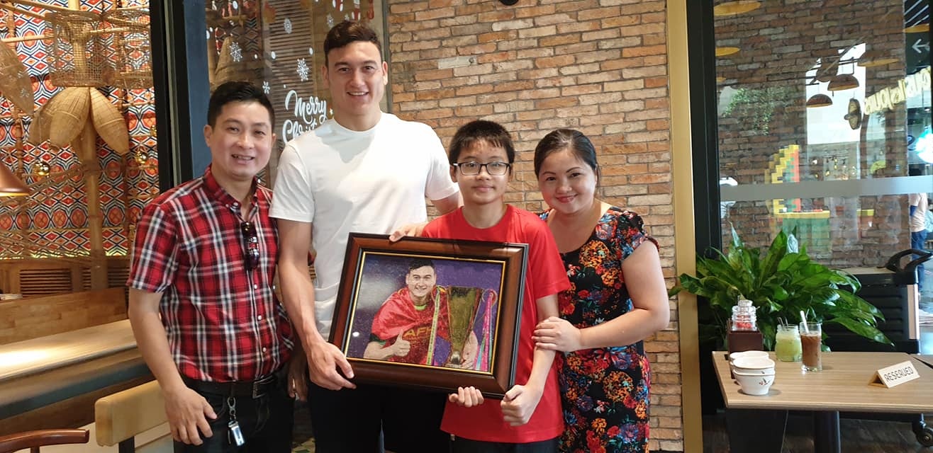 Dang Van Lam om Linh Nga truoc khi ra Ha Noi anh 5