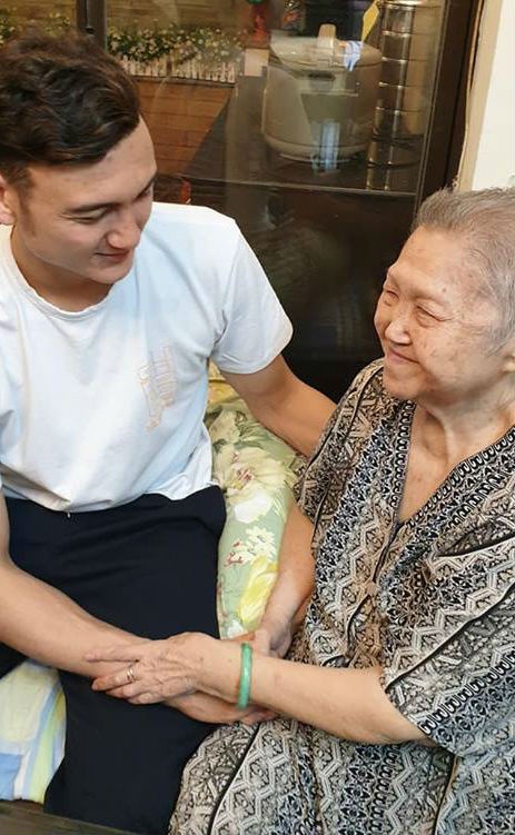 Dang Van Lam om Linh Nga truoc khi ra Ha Noi anh 6