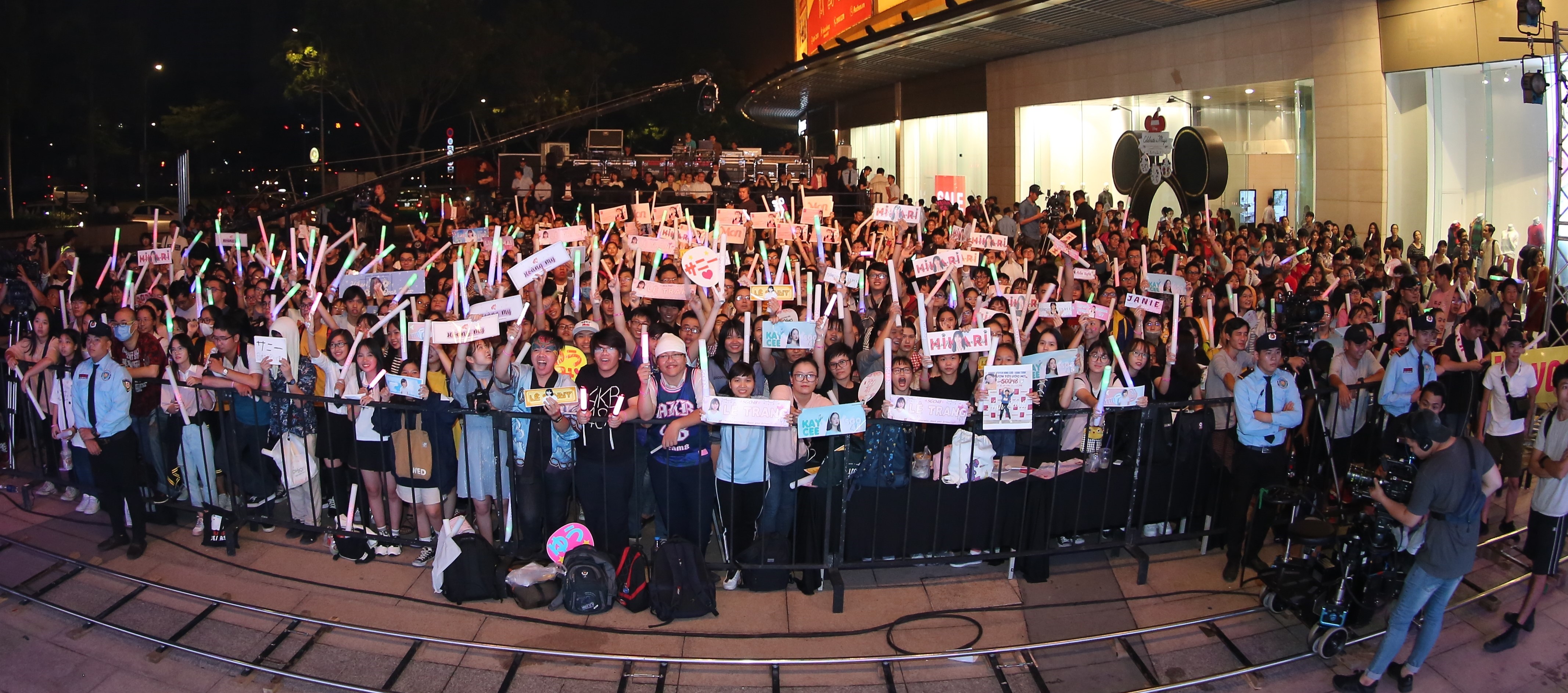 Nhom nhac nu dong thanh vien nhat lan dau ra mat anh 7