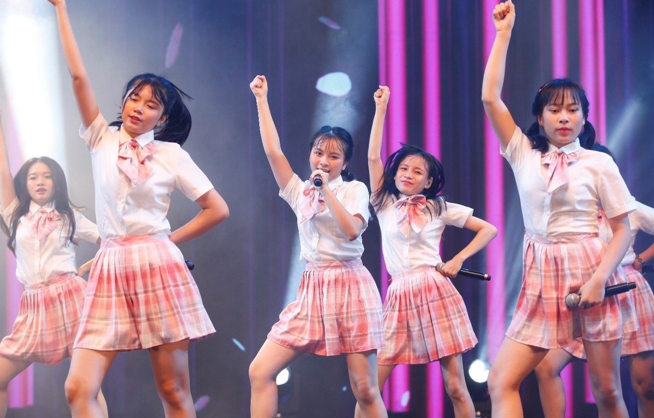 Nhom nhac nu dong thanh vien nhat Viet Nam lan dau ra mat khan gia hinh anh