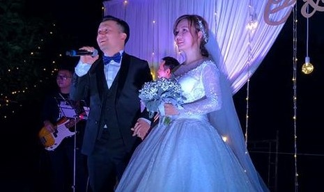 Phuong Thanh, Ngan Quynh hat 'Trieu doa hoa hong' o tiec cuoi Tien Dat hinh anh