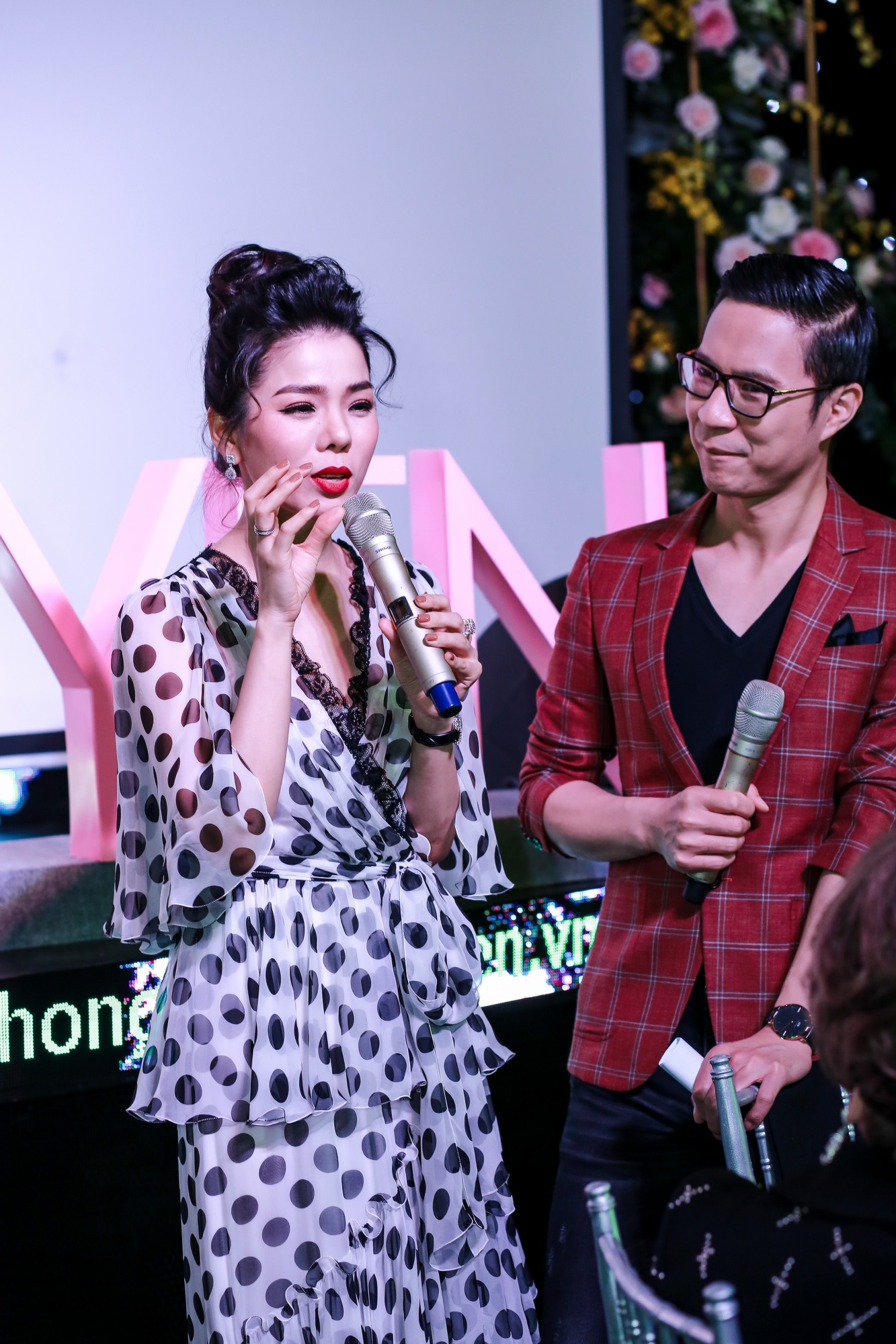 Le Quyen bi mia mai khi hat Bolero anh 9