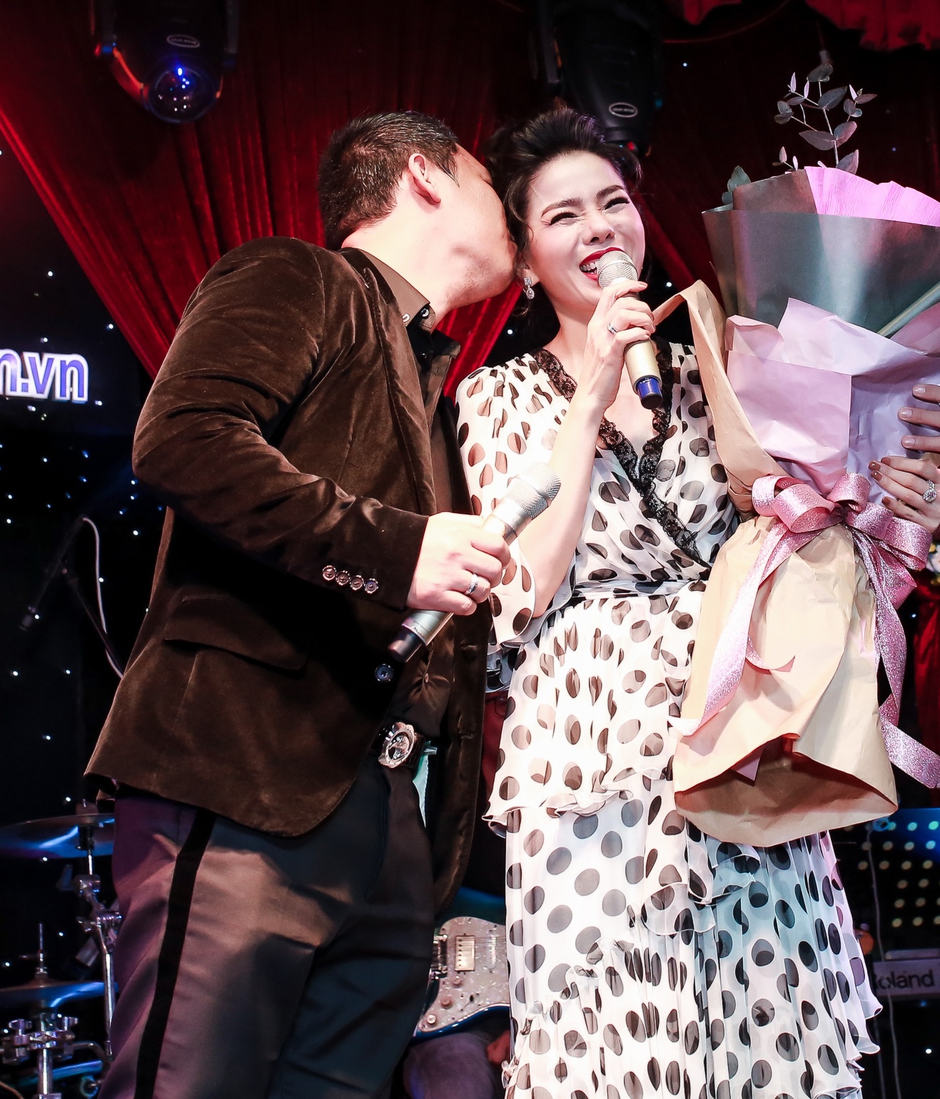 Le Quyen bi mia mai khi hat Bolero anh 8