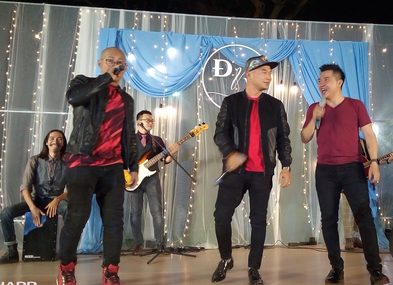 DInh Tien Dat hat nhac rap tang vo anh 6