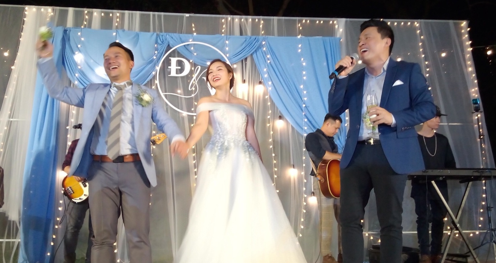 DInh Tien Dat hat nhac rap tang vo anh 3