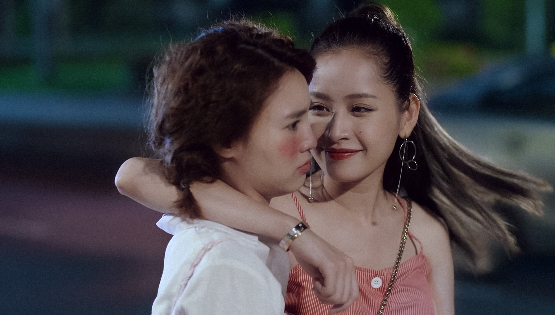 Chi Pu, Lan Ngọc bị chê diễn lố ảnh 1 Chi Pu, Lan Ngoc bi che dien lo anh 1