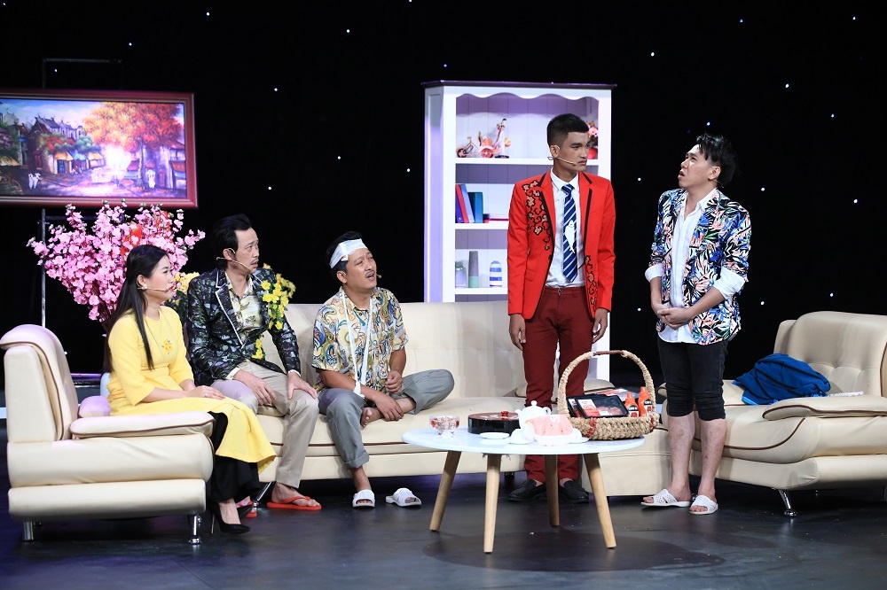 Hoai Linh may trang phuc anh 6