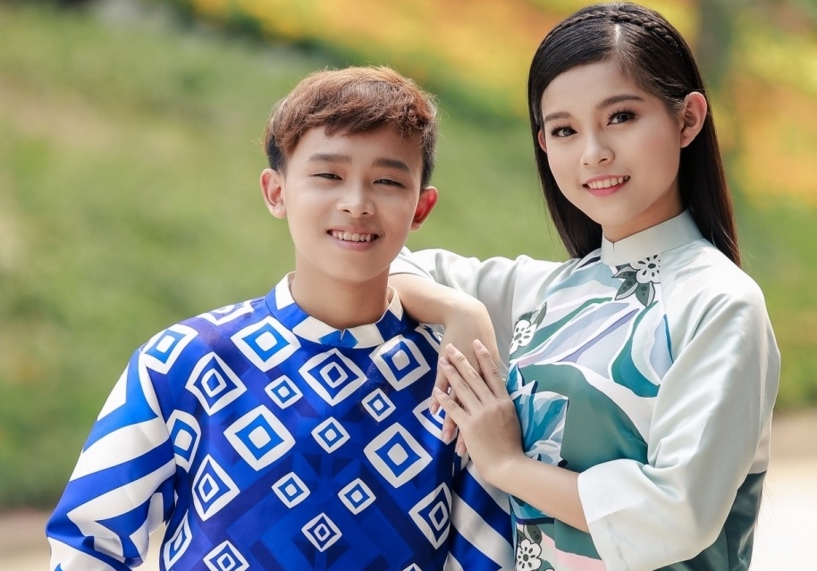 Ho Van Cuong lon phong phao, tro tai doc rap trong MV nhac xuan hinh anh