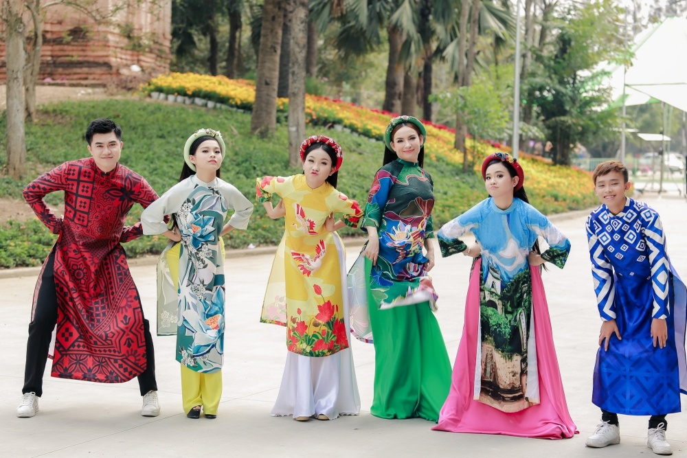 Hồ Văn Cường đọc rap trong mv nhạc xuân ảnh 1 Ho Van Cuong doc rap trong mv nhac xuan anh 1