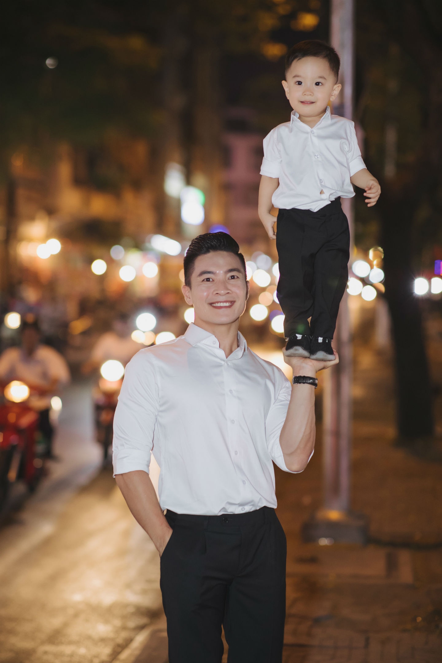 Quốc Cơ và Hồng Phượng đi chợ Tết ảnh 3 Quoc Co va Hong Phuong di cho Tet anh 3