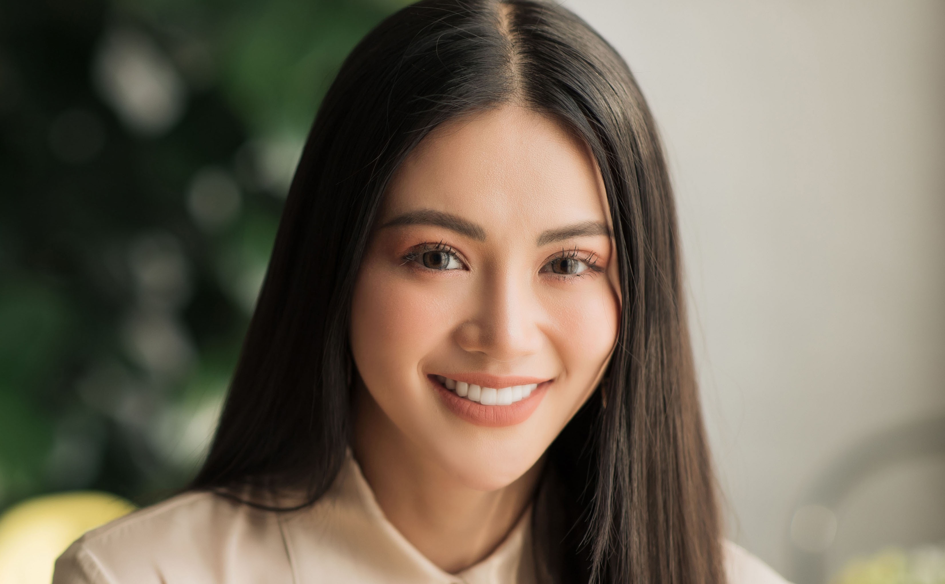 Phuong Khanh noi ve qua trinh vuon len tu mac cam, kem tieng Anh hinh anh